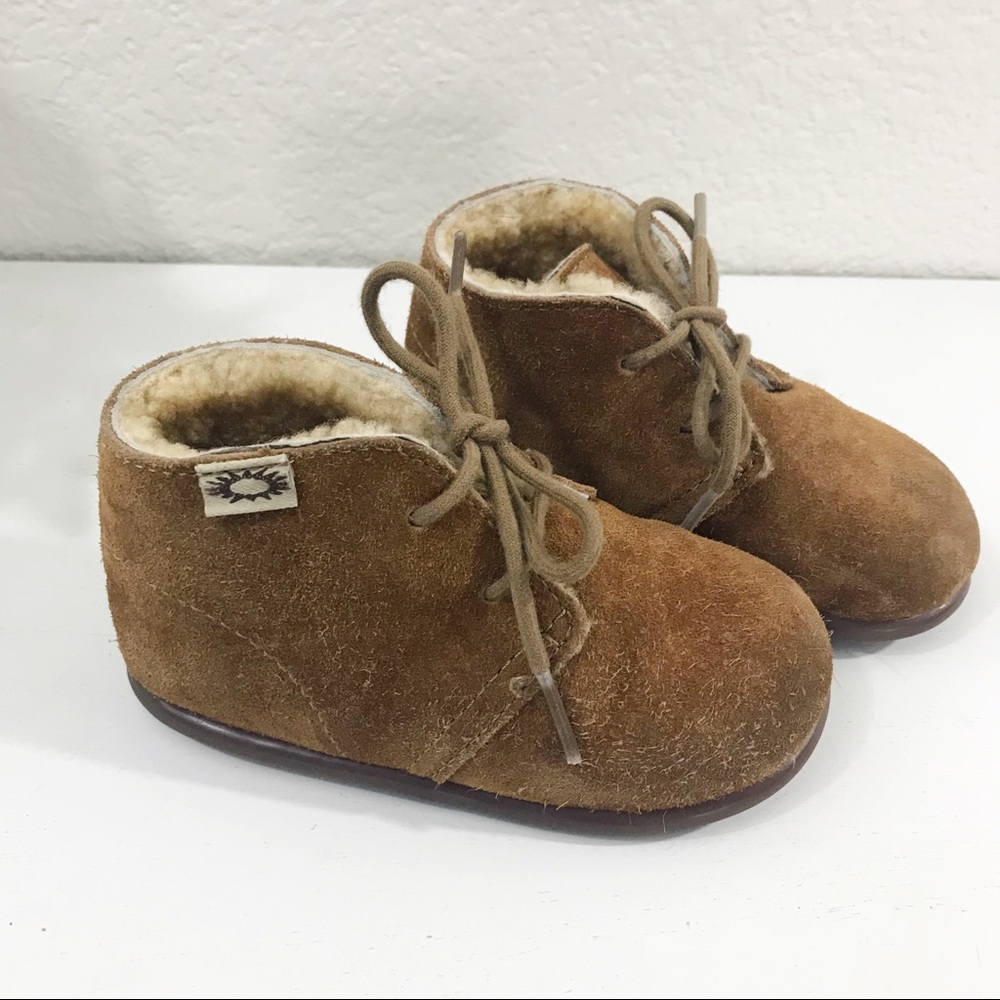 Toddler UGG’s 5205 size L